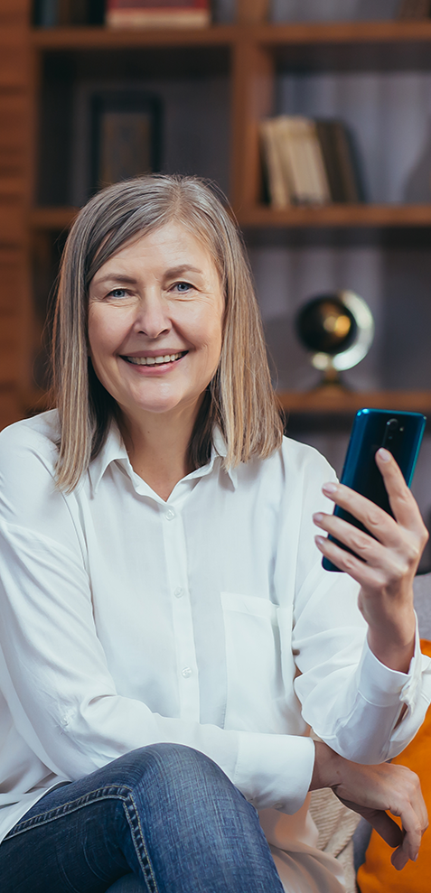 Member holding her phone